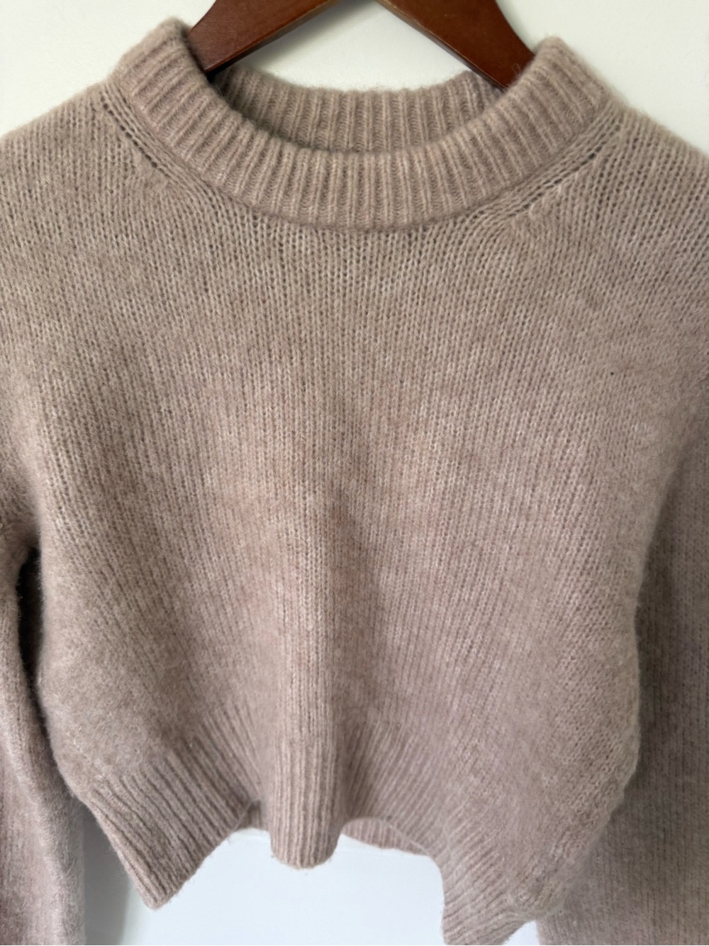 Club Monaco Cropped Relaxed Crewneck Size Small - Picture 3 of 8